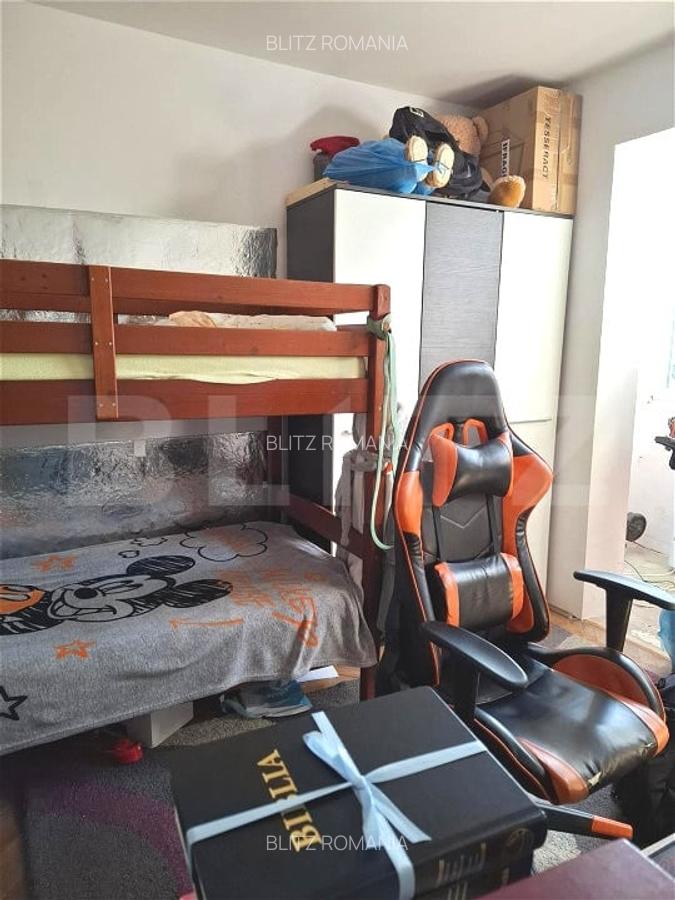 Apartament cu 4 camere, etaj intermediar, semidecomandat, zona Dacia - 4