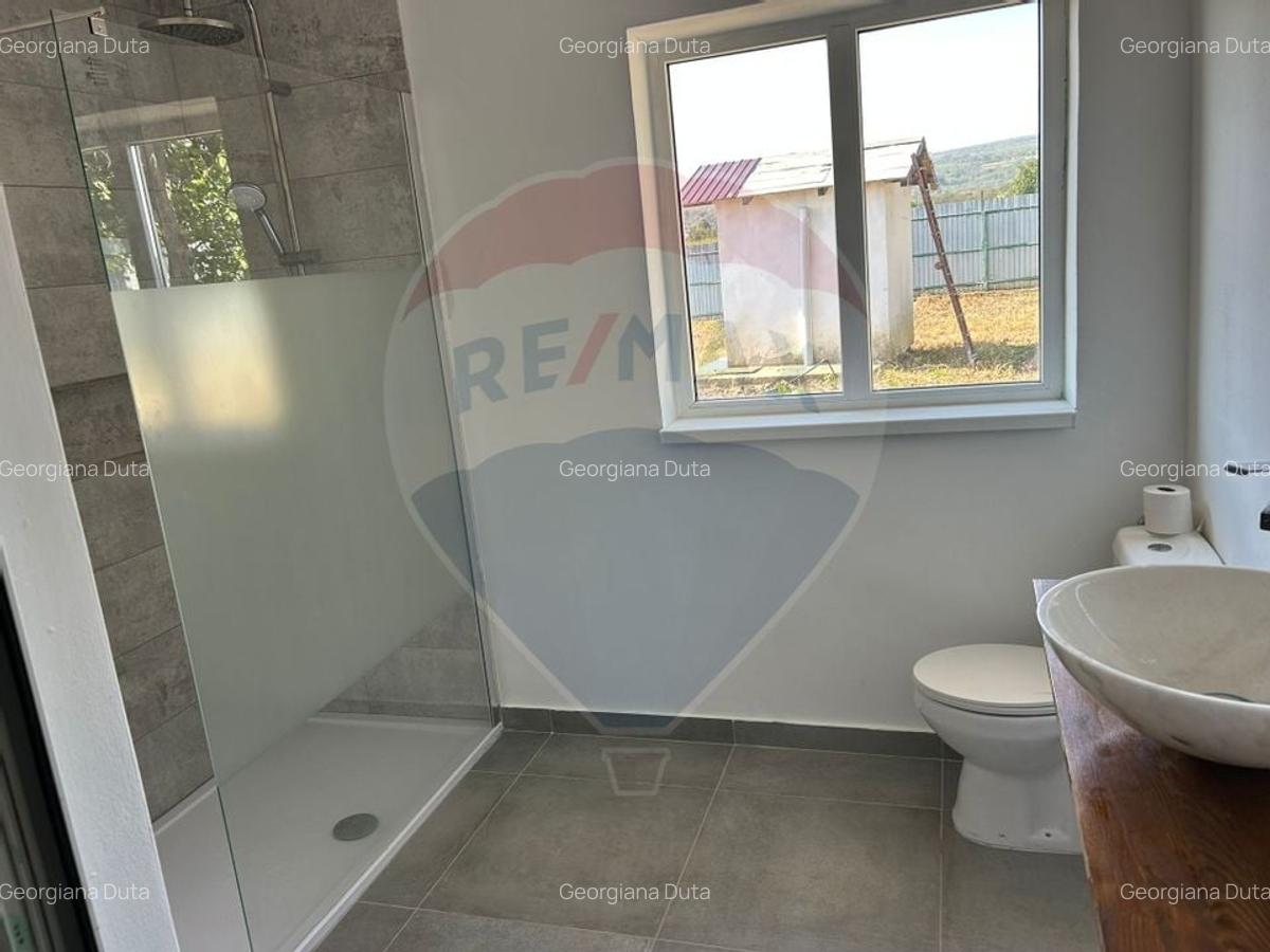 Casa renovata cu 4 camere in Urechesti - 9
