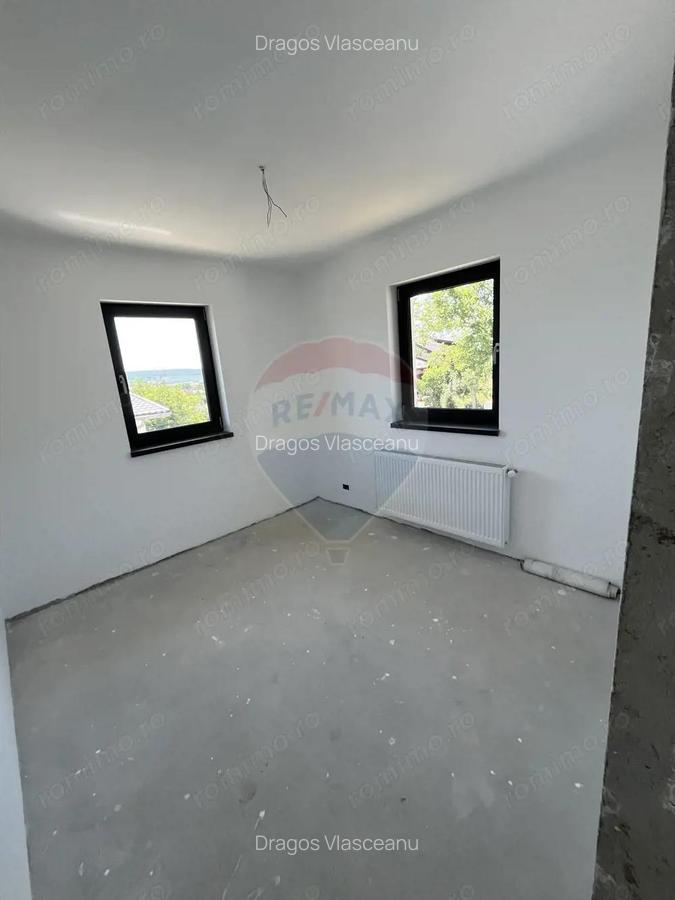 Casa de vanzare la 12 minute de Pite?ti inconjurata de natura - 14