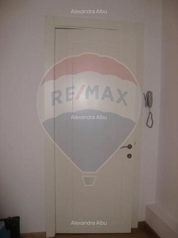 Apartament 6 camere decomandat - 12