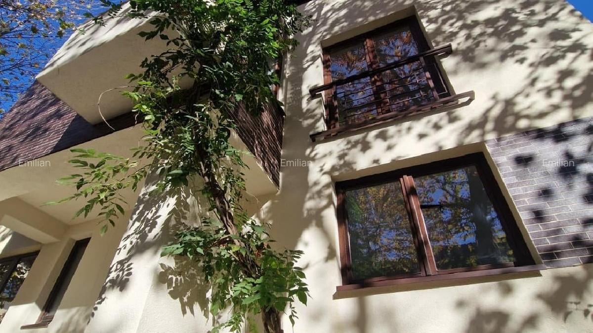 Vilă --- P+1E+M, 210 mp Utili + 370 mp Teren --- Complex Rezidențial Nort - 7