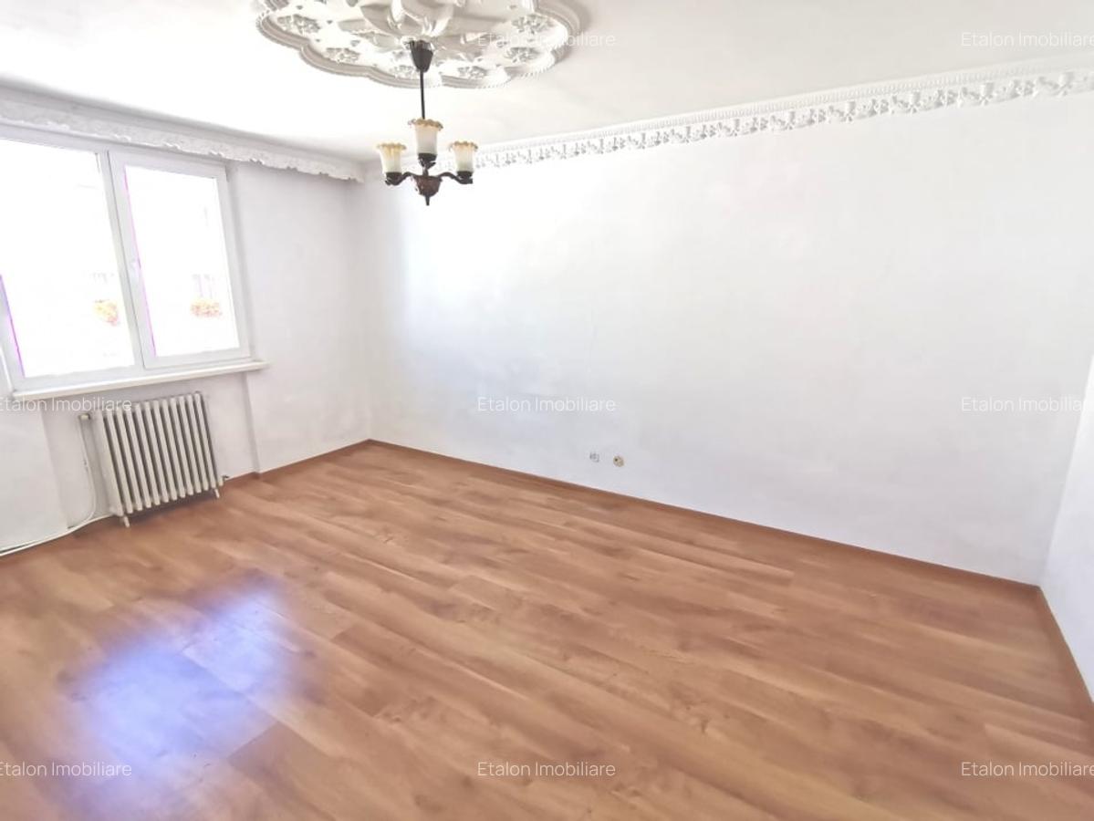 Apartament 3 camere, etaj 3, Calea Romanului - 7