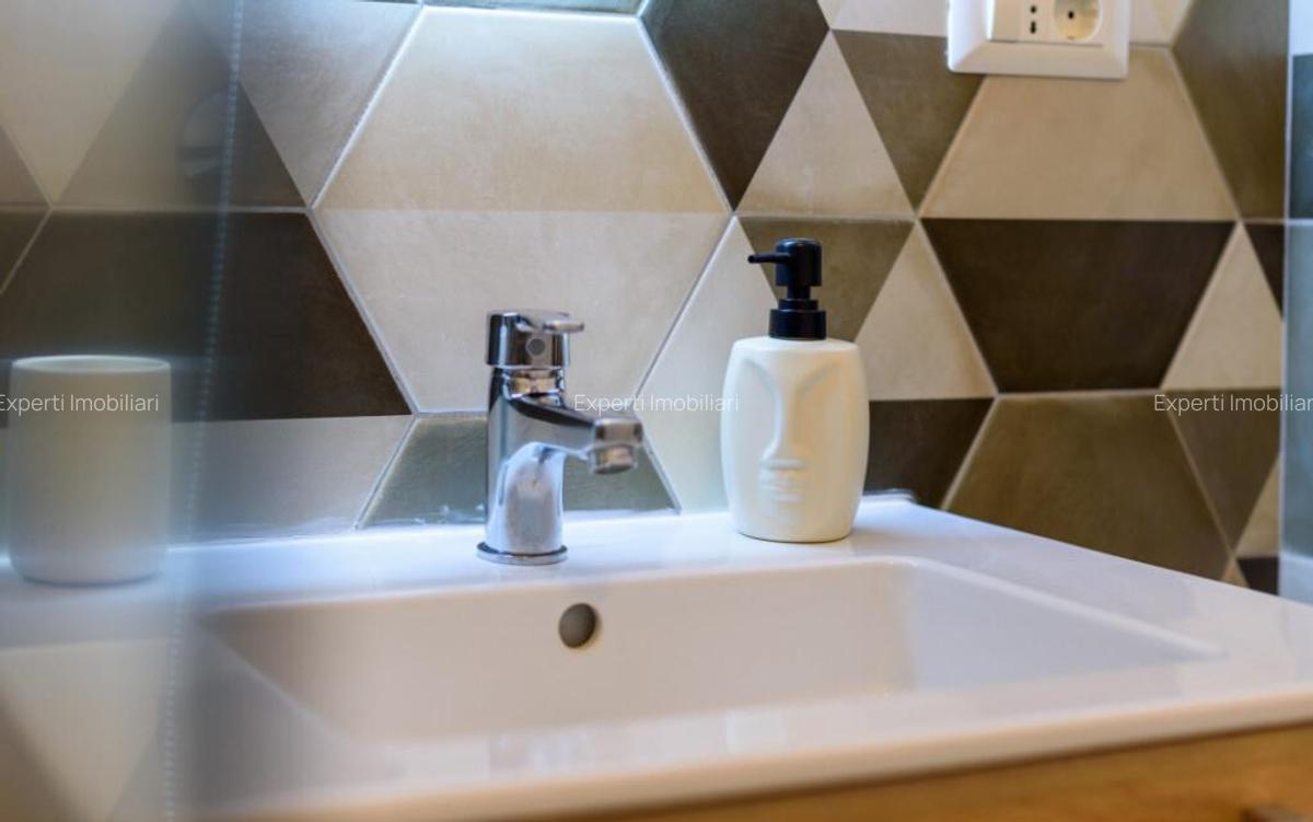 Garsoniera situata in zona Mamaia Nord, primul bloc de la pr - 11