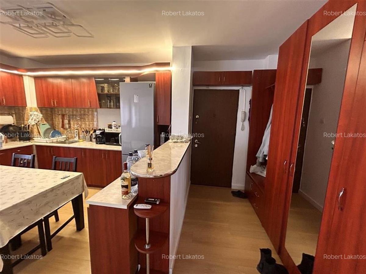 Apartament cu 3 camere decomandat în Rogerius - 16