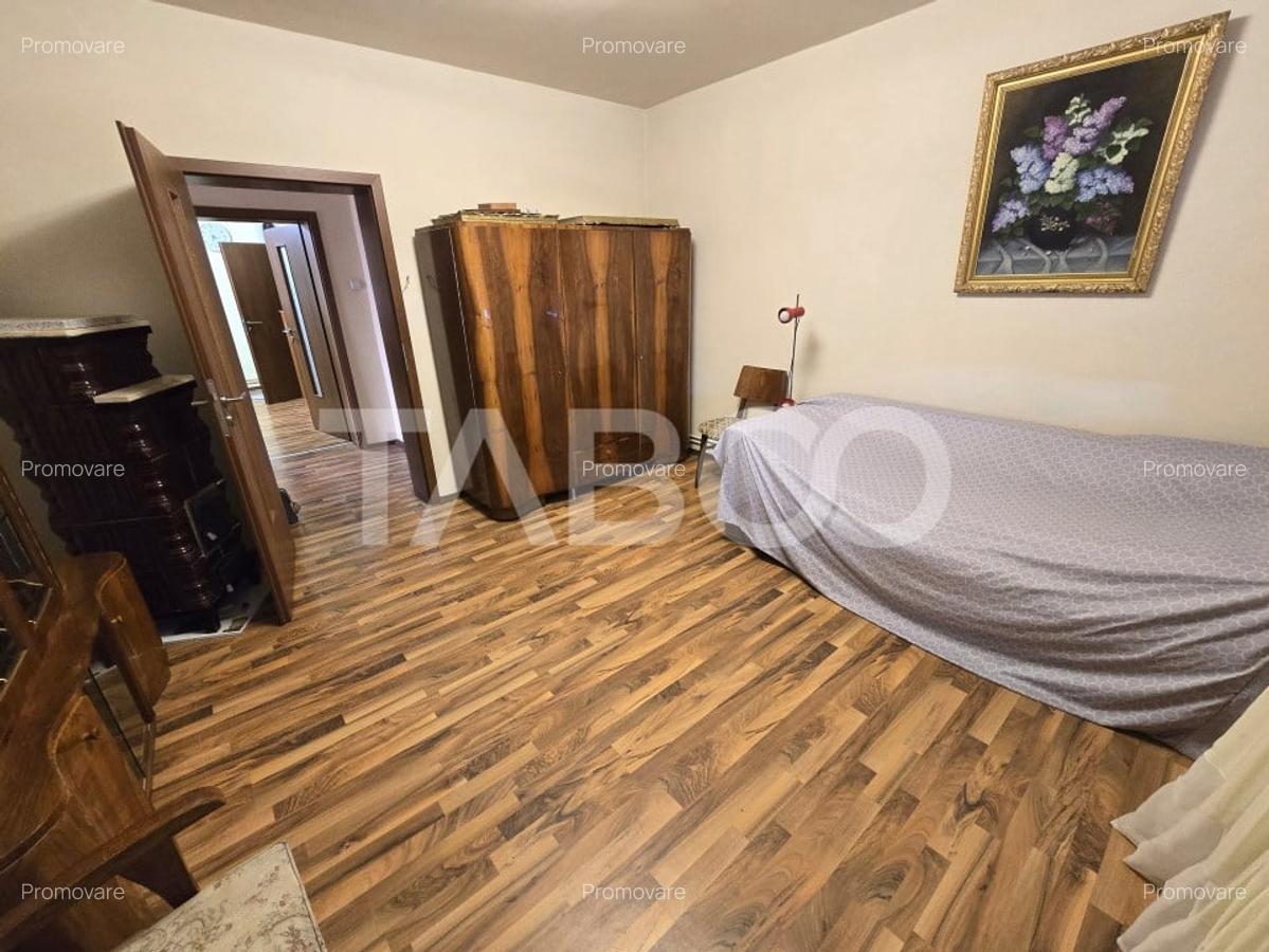 Casa individuala de vanzare 4 camere si curte 1310 mp Gusterita - 4