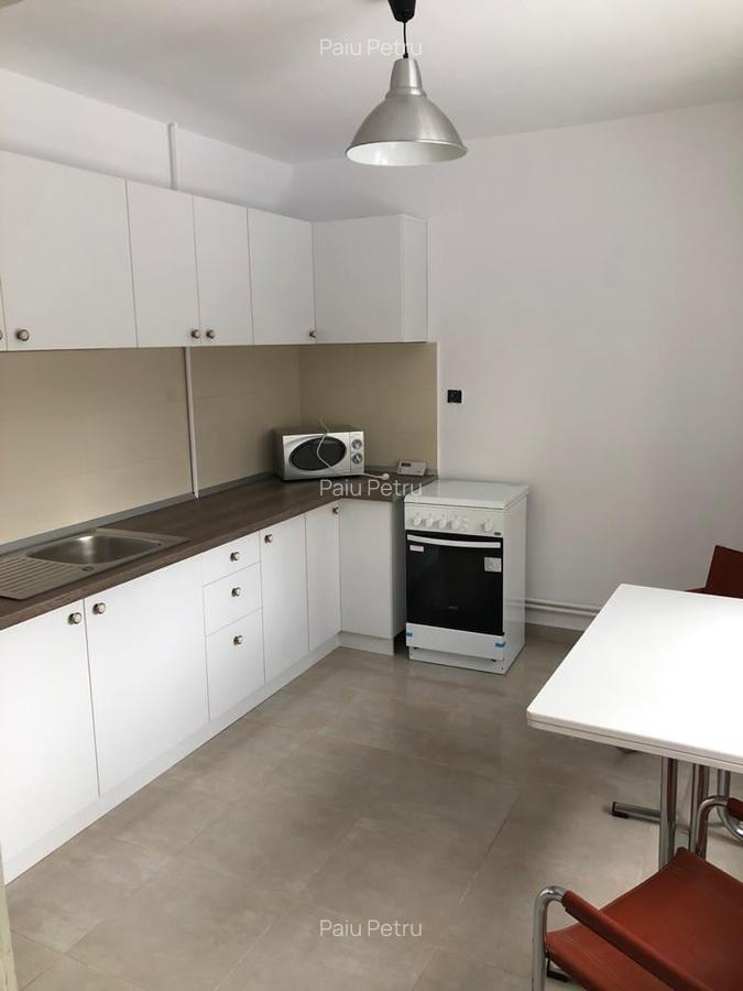 Apartament in casa, zona Patria - 2