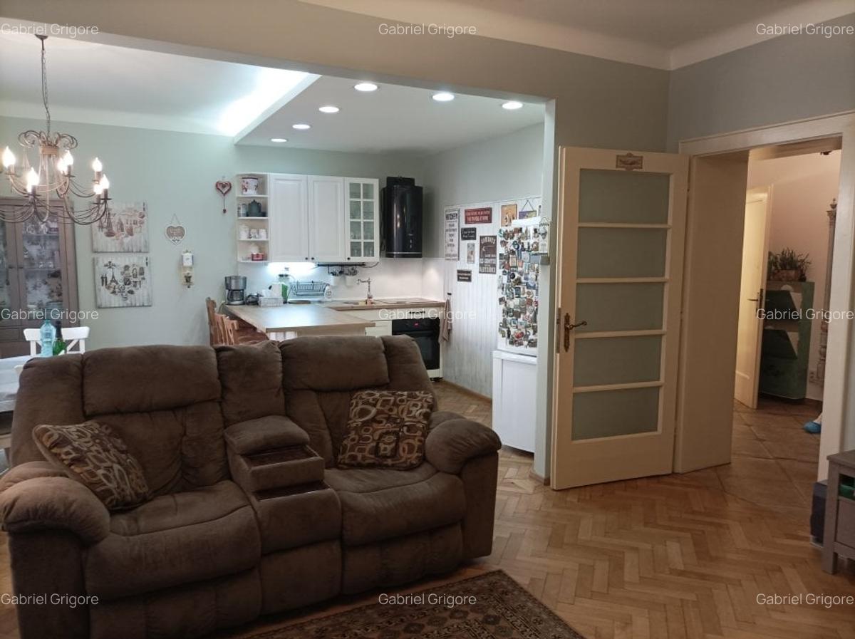Apartament cu 3 camere semidecomandat, mobilat în Central - 15