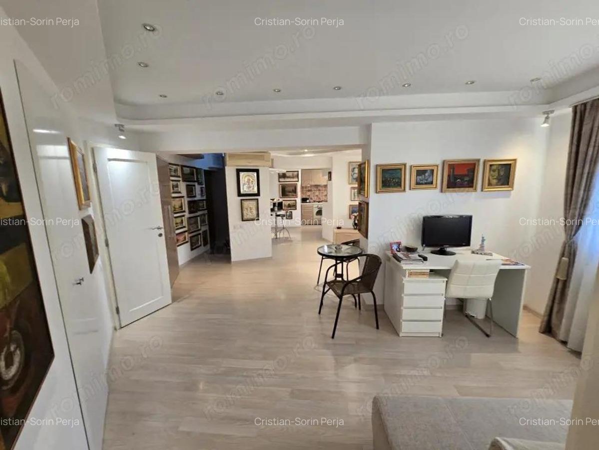 Apartament 3 camere, Loc de parcare, Centru, Etaj 7/10 - 2