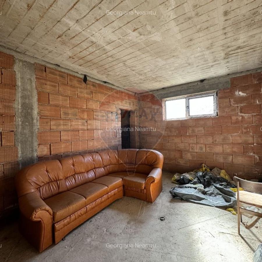 Casa cu 6 camere la rosu, intabulata in Zimandu Nou de vanzare - 5
