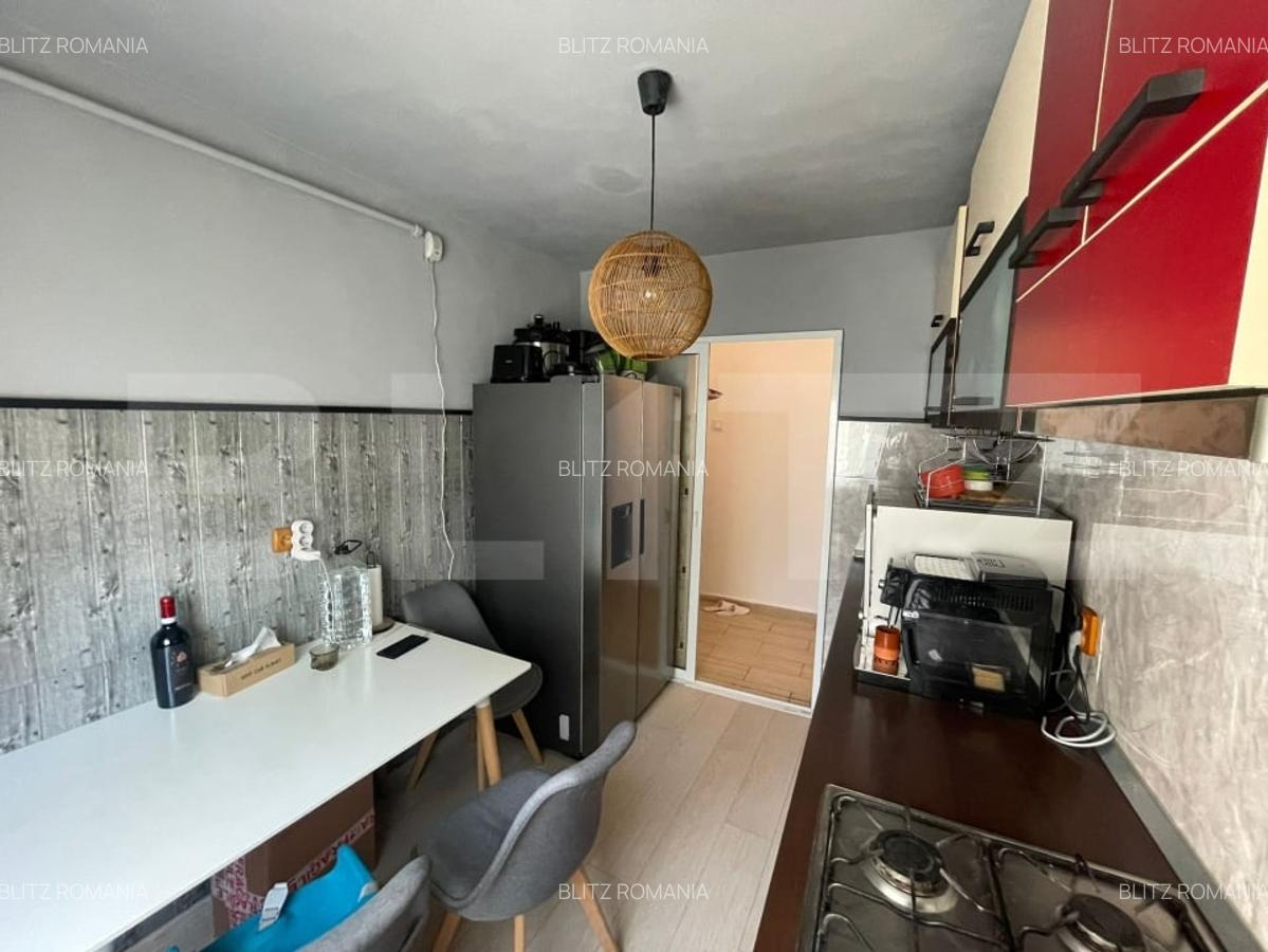 Apartament cu 3 camere, zona superba - 2