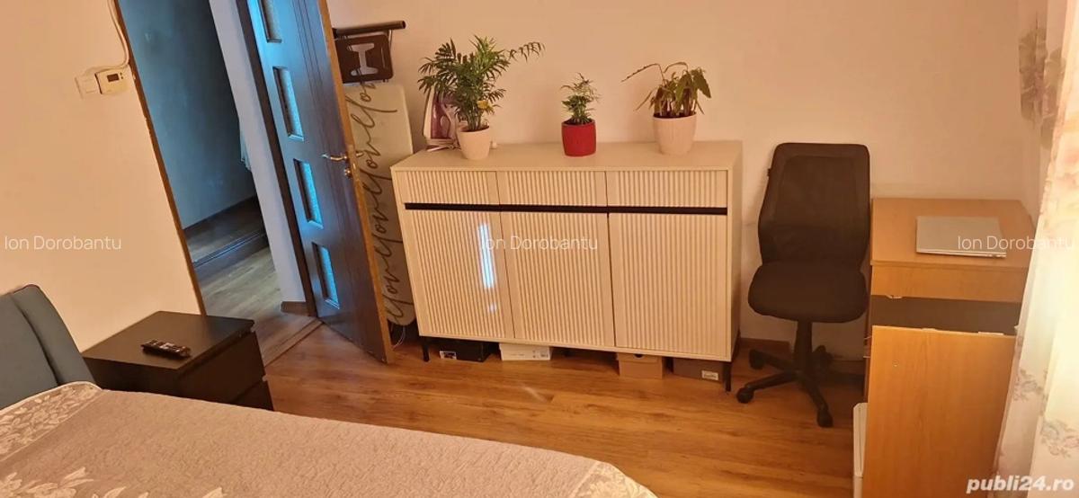 Proprietar vand 3 decomandate Rovine - 1