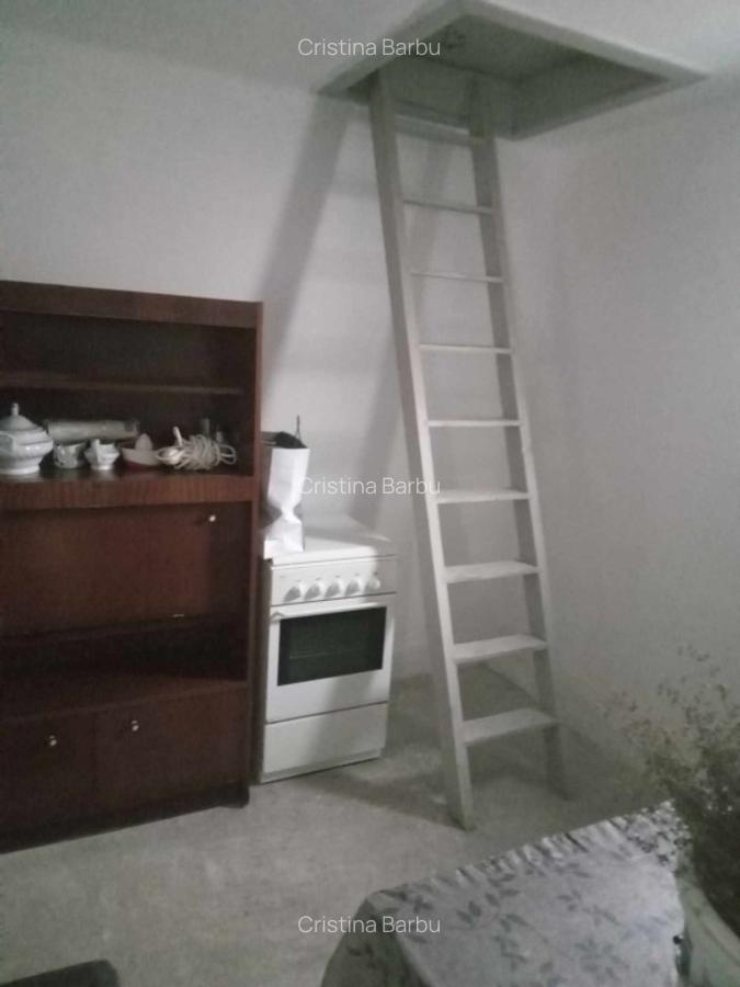 Casa de vanzare format din 2 corpuri de cladire - 6 Casa de vanzare format din 2 corpuri de cladire - 6