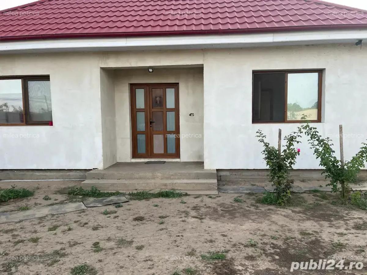 Casa de vanzare la intrare in sat Costi - 3