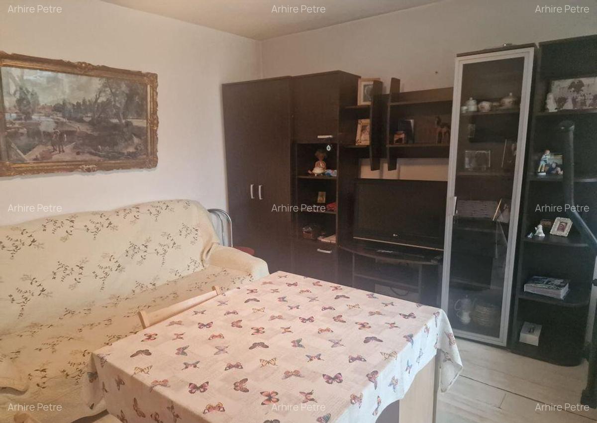 Apartament 3 camere, decomandat , etajul 1/10 - 2