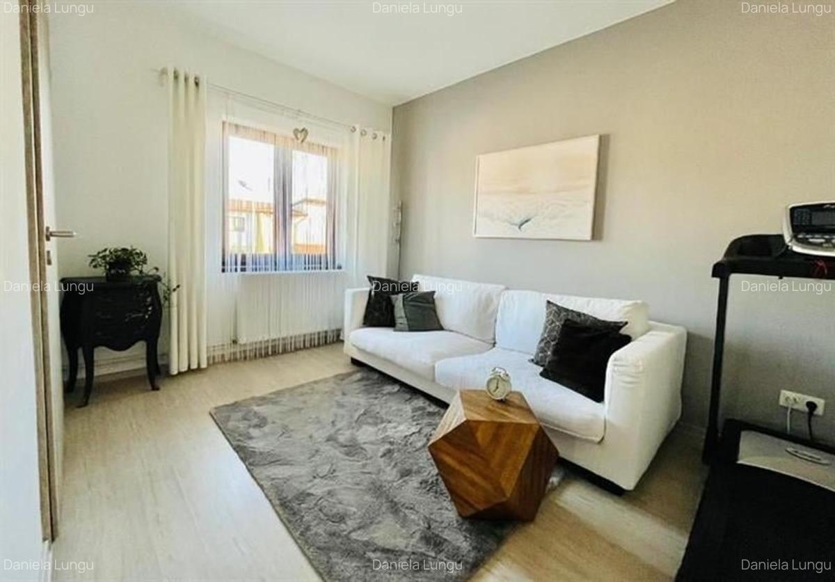 Rezidenta pe linie eleganta, living 25 mp,semineu,panouri fotovoltaice 3KW, cent - 4