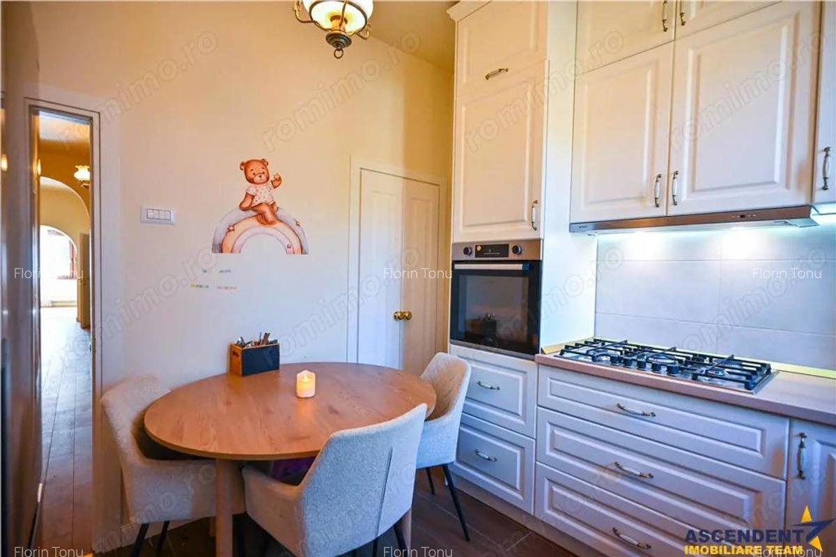 FILM! Eleganta si confort, in cetatea istorica a Brasovului, vedere spre Tampa - 1