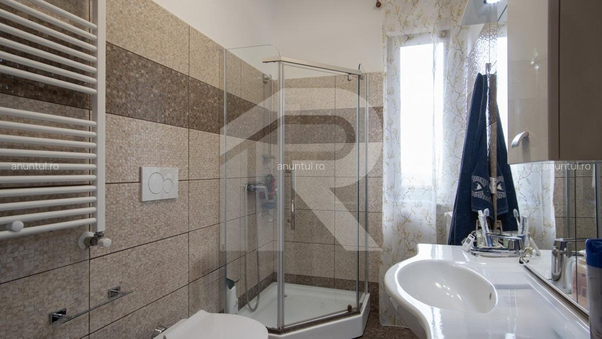 Casa cu piscina, panouri foto voltaice in Comana - 13