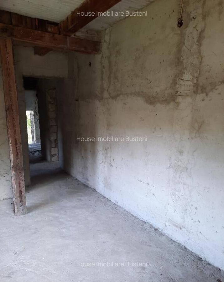 Conac situat in Breaza cu 2340 mp teren - 2