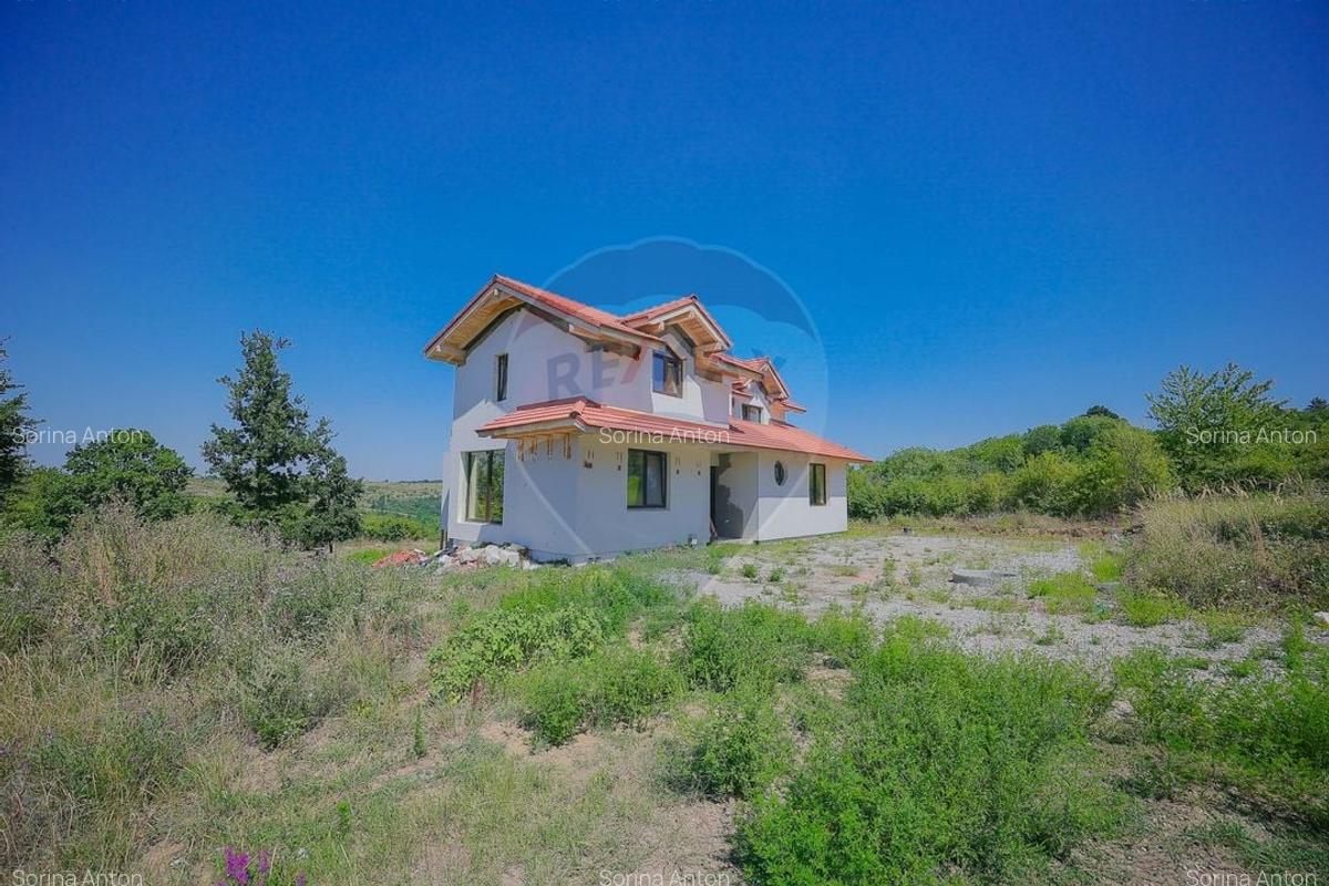 De vanzare casa cu un proiect deosebit, la rosu , Str. Gheorghe Doja - 2