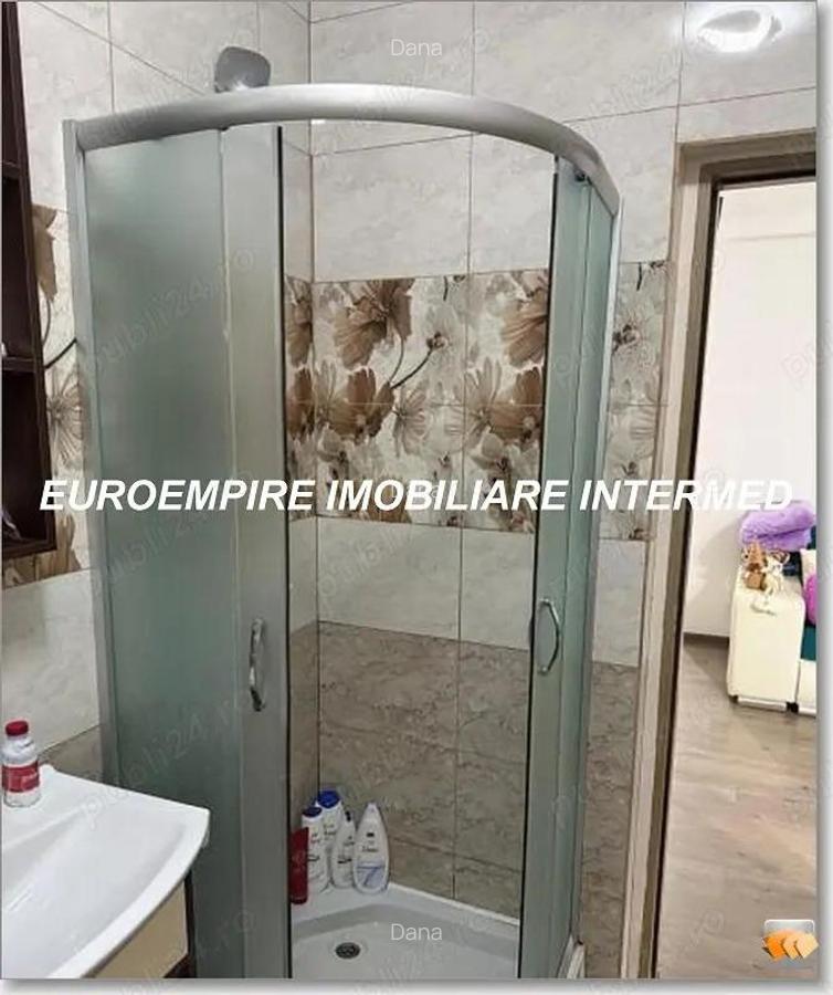 Apartament cu 2camere decomandat,zona km 5 - 3