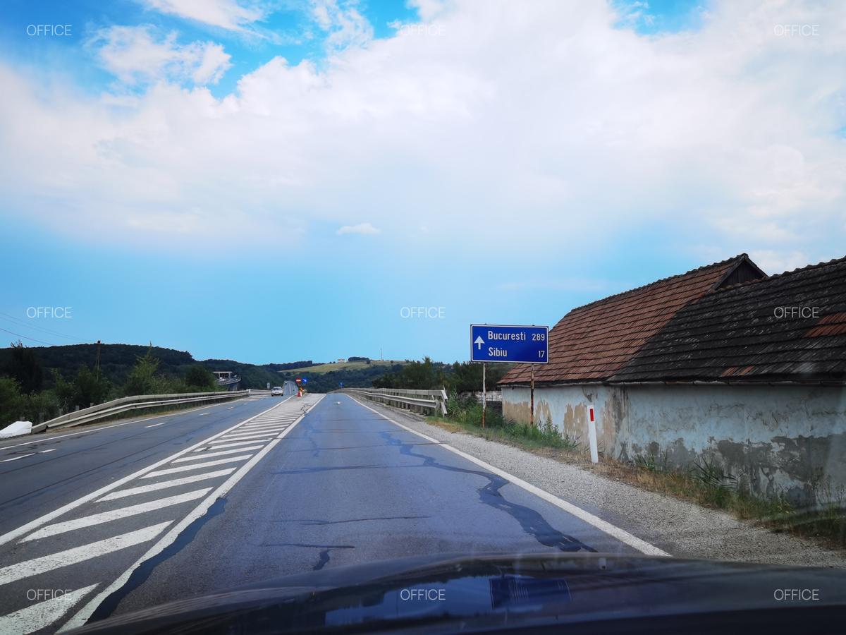 Teren intravilan cu acces asfaltat, situat între Săliște și Sibiel, la 300 m de - 9