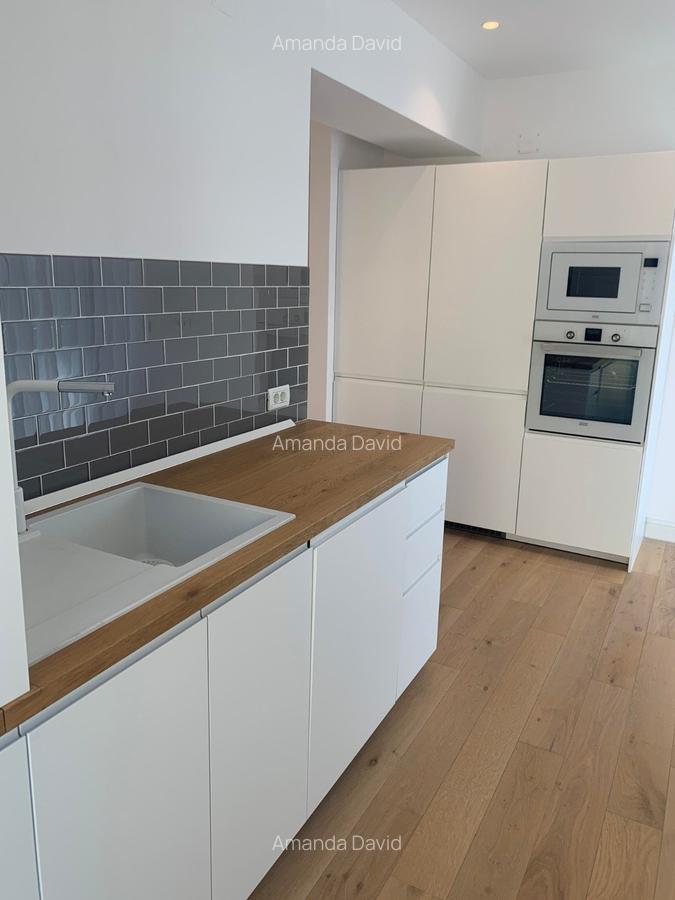 Apartament cu 3 camere semidecomandat în P-ța Victoriei - 6