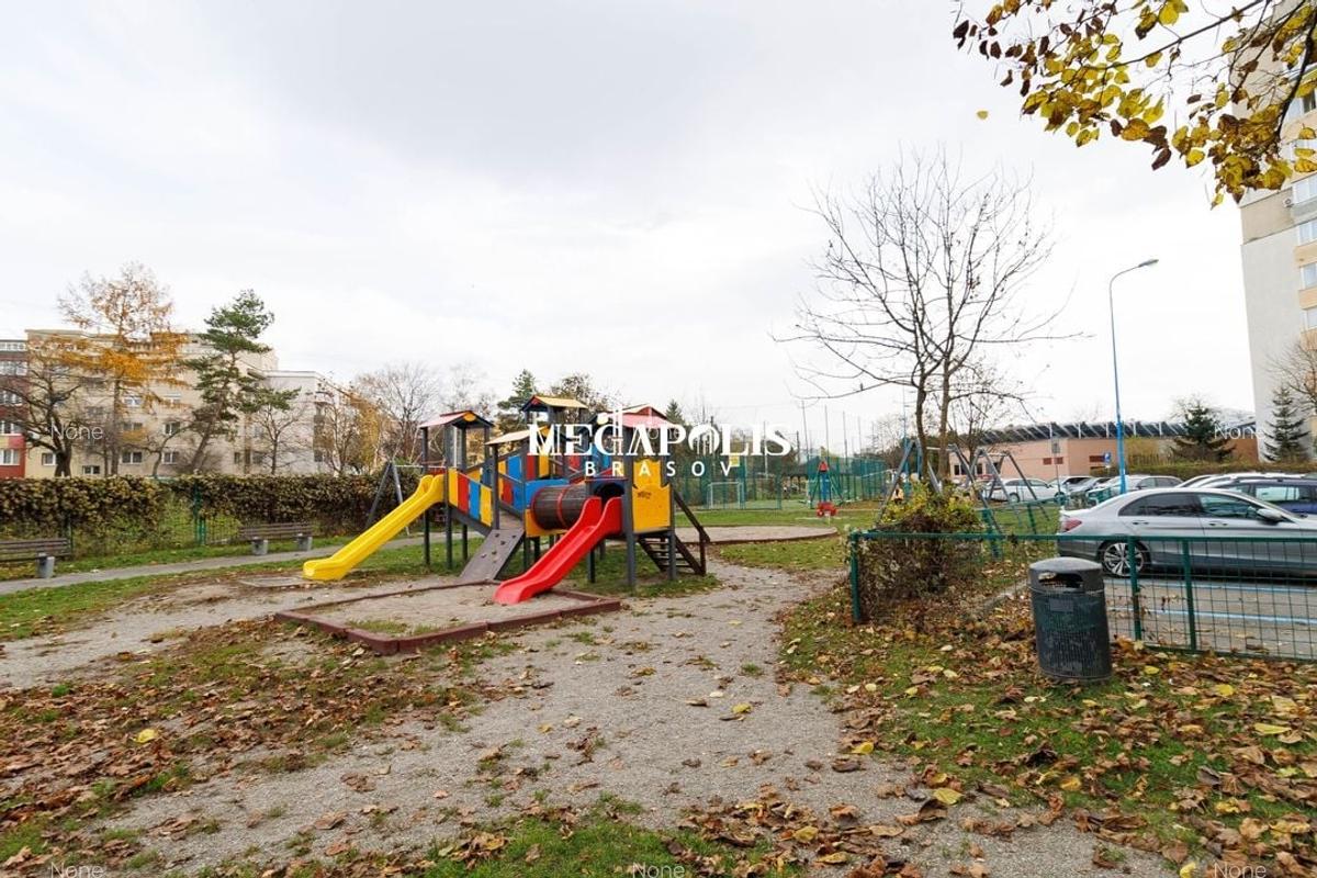 Vând apartament 2 camere Decomandat  Tractorul - 8