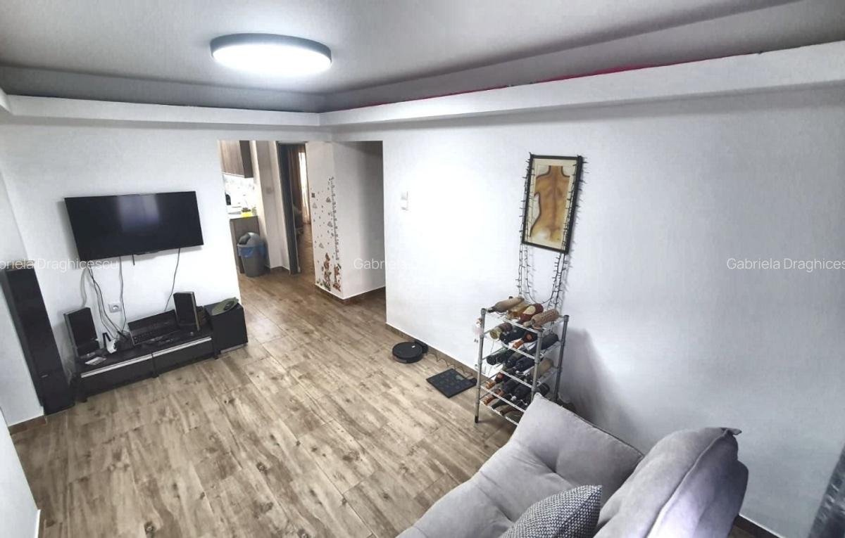 Apartament cu 4 camere decomandat în Colentina - 4