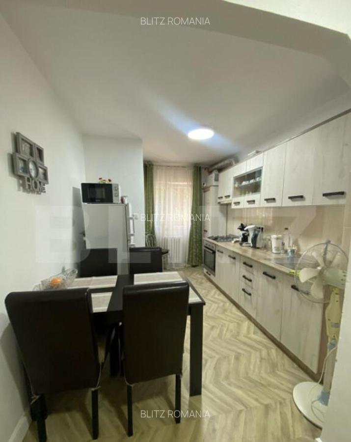 Apartament de vanzare zona centrala, etaj intermediar, - 2