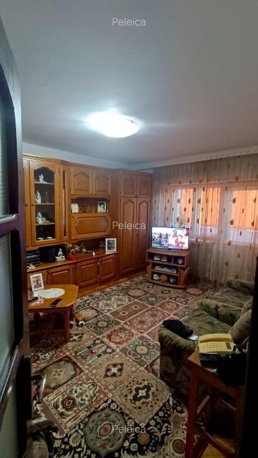 Vând apartament 3 camere 70 m3 - 2
