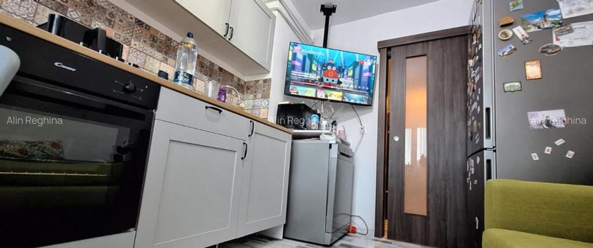 Apartament 2 camere, mobilat, etaj 1, 60 mp Zona 9 Mai, - 1