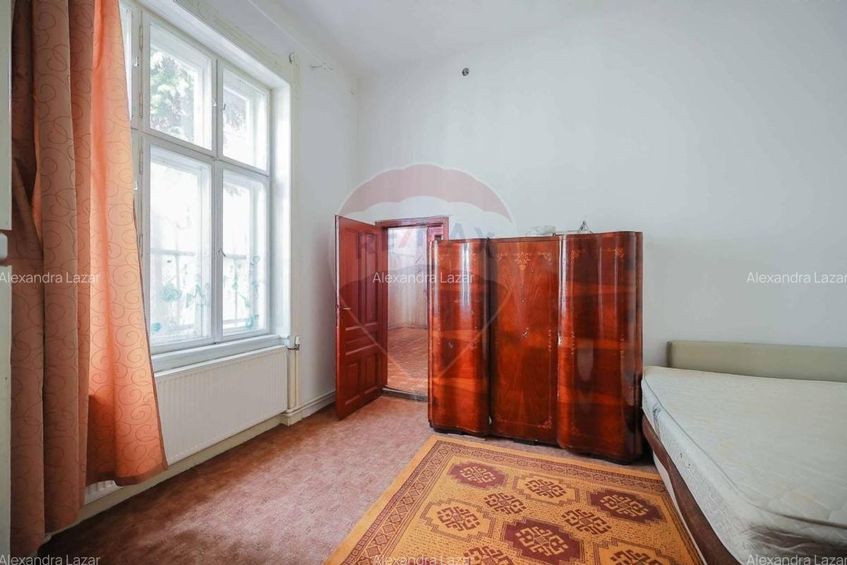 Casa de Vanzare cu 4 camere, Ultracentral - Cuza Voda - 6