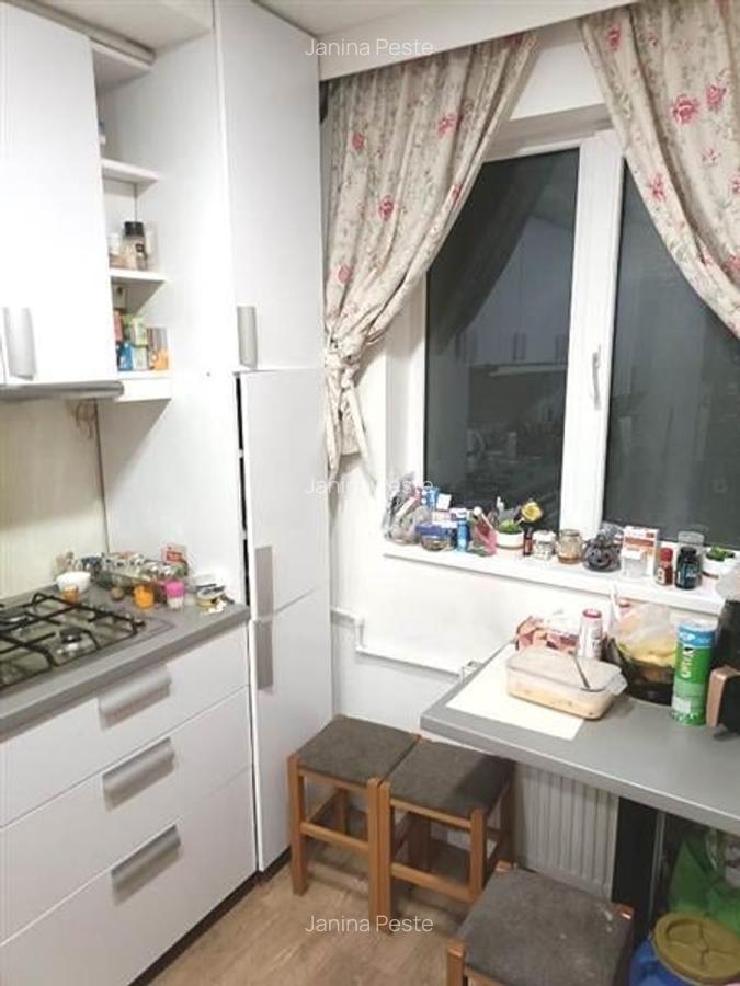 Vanzare 3 camere decomandat - 2 gr sanitare - Drumul Taberei - Metrou Raul Doamn - 8