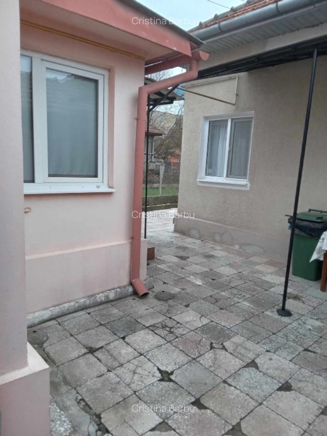 Casa de vanzare format din 2 corpuri de cladire - 10 Casa de vanzare format din 2 corpuri de cladire - 10