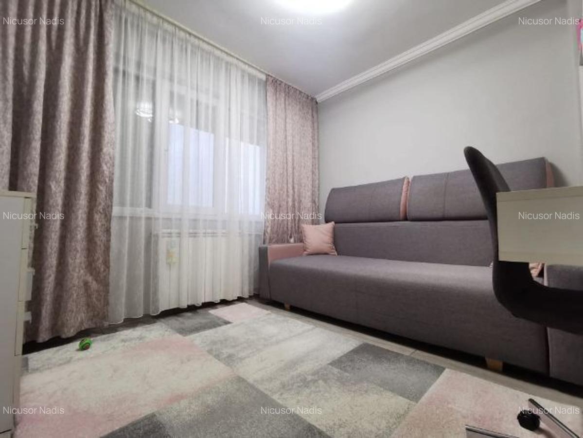 Apartament de vânzare - 4
