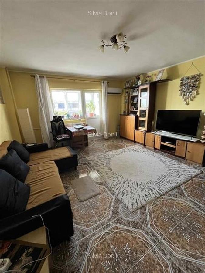Apartament spatios cu 3 camere - decomandat - Unirii - 1