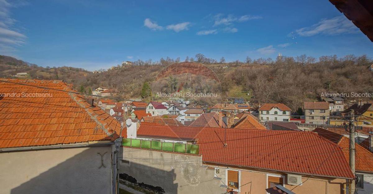 PODUL LUI GRID 13 | CASA 4 CAMERE CU DOUA BAI SI PRIVELIS... - 2