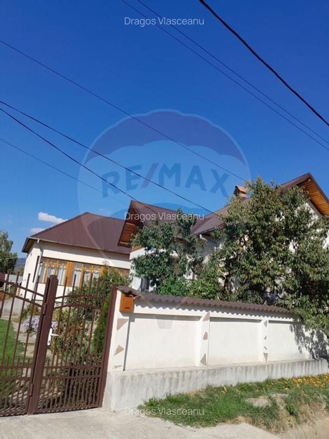 Casa de vanzare in Leresti - la baza muntelui Iezer. - 9