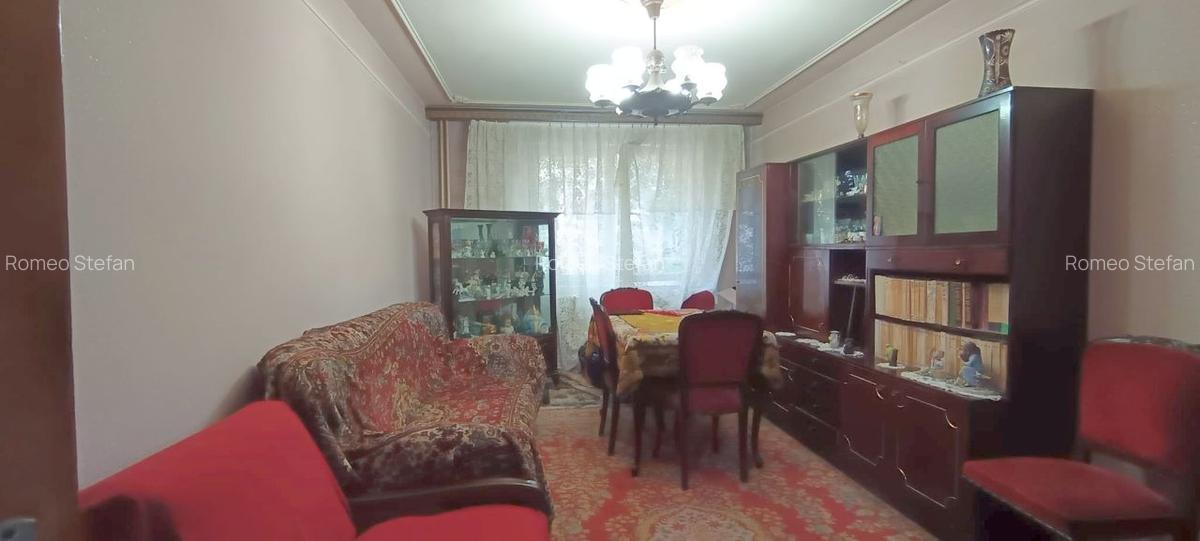 Vanzare apartament 4 camere - Teiul Doamnei - Stradal - vedere spate - 6