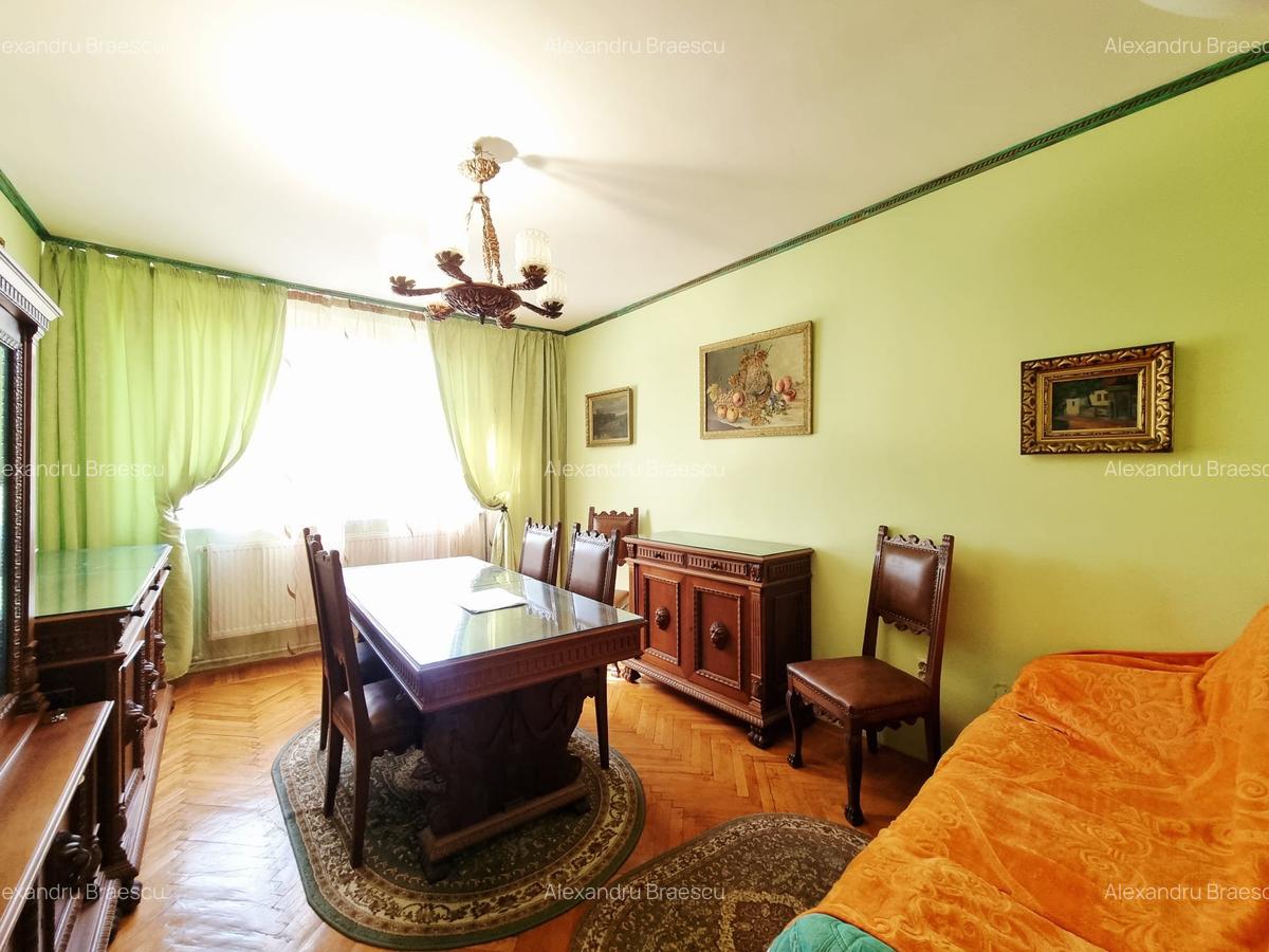Apartament cu trei camere  zona Tiglina 1 et. 2 DECOMANDAT + GARAJ langa bloc - 1