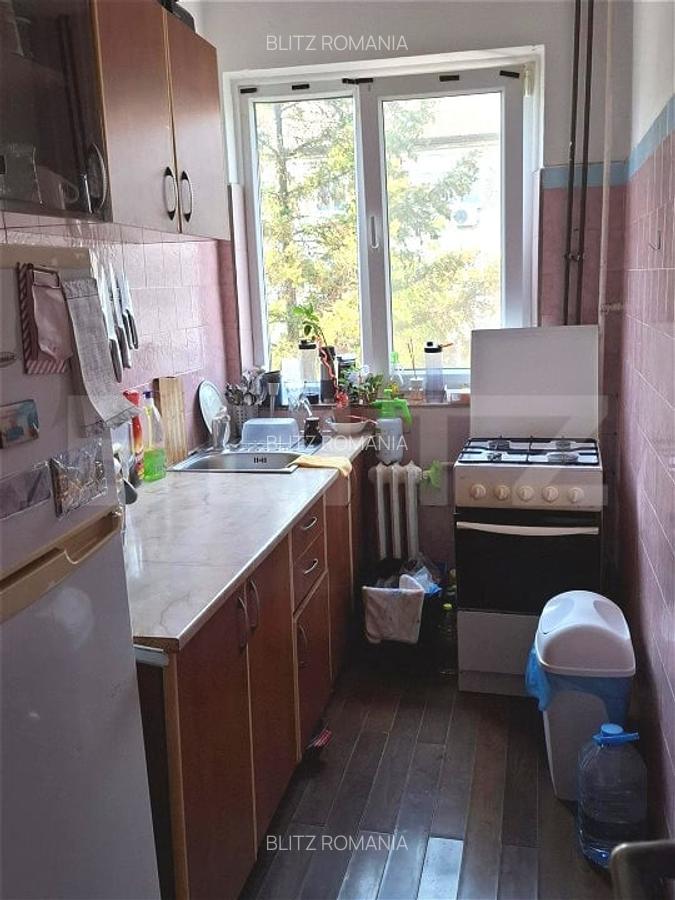 Apartament cu 4 camere, etaj intermediar, semidecomandat, zona Dacia - 5