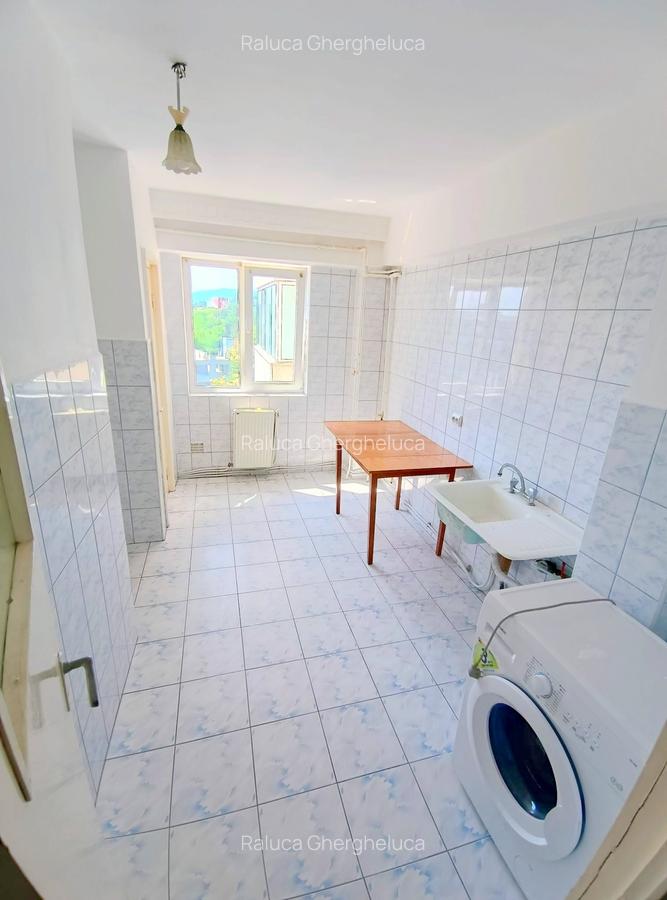 Apartament cu 3 camere, 2 balcoane, 2 bai, boxa subsol -90 mp- Central - 5 Apartament cu 3 camere, 2 balcoane, 2 bai, boxa subsol -90 mp- Central - 5