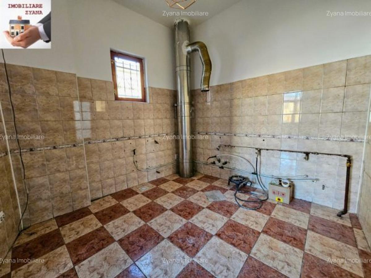 Bd. Unirii – Strada Traian  Vila / Spatiu Comercial Renovat, 10 camere, suprafata utila - 300 mp. - 7