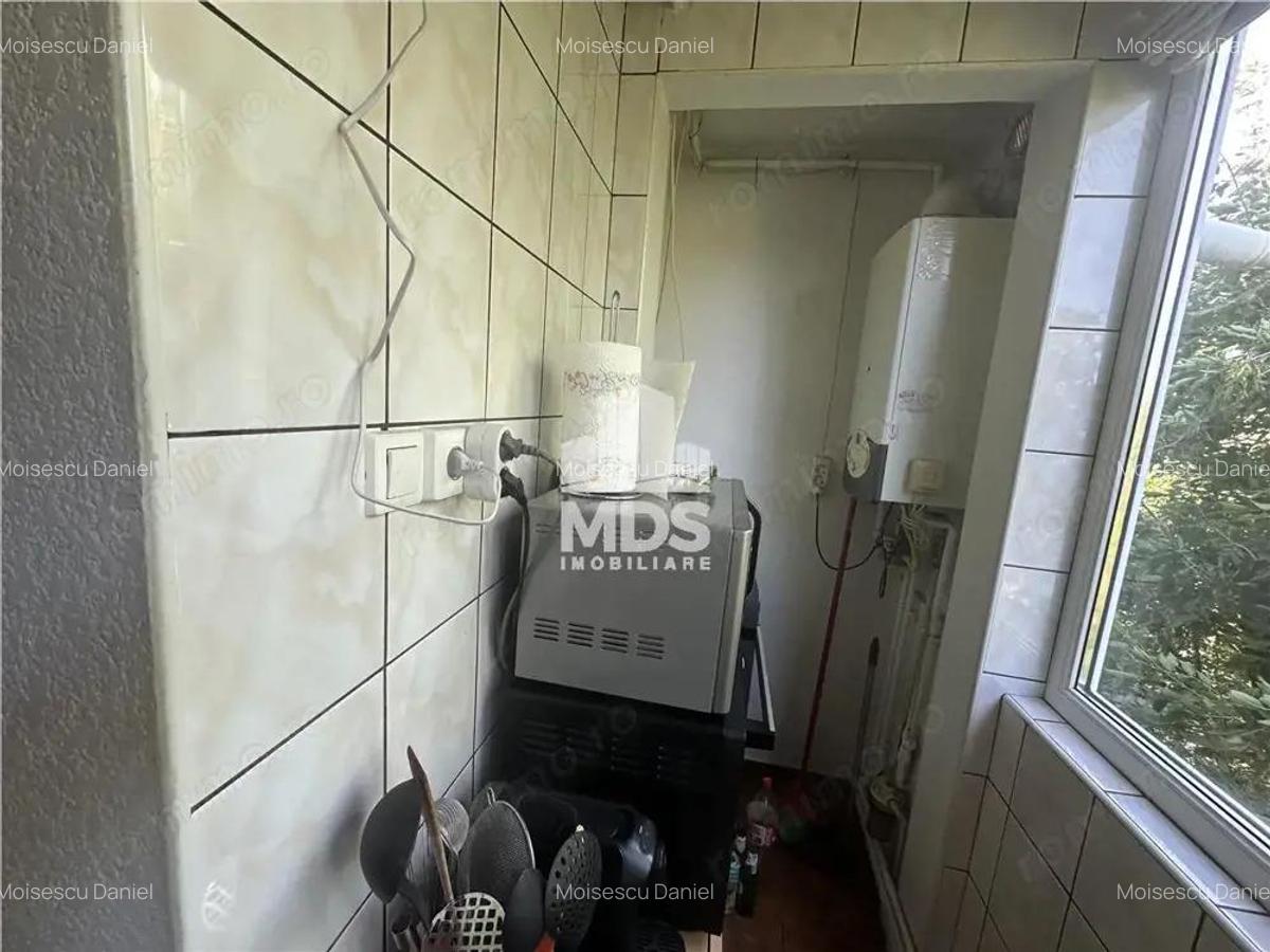 Mobilat #537;i utilat cu 2 balcoane, modificat in 3 camere, aproape de Pia #539; #259; Verde - 5