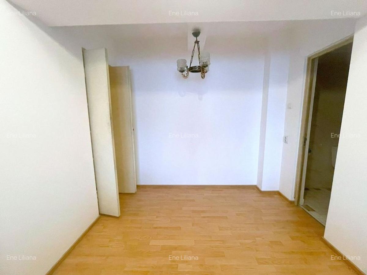 De vanzare - Apartament 3 camere   -R-uri -  Mazepa 1 - 9