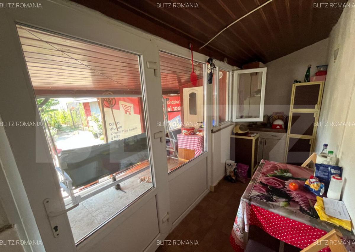 Proprietate formata din doua case si 1087 mp teren, zona Car - 7
