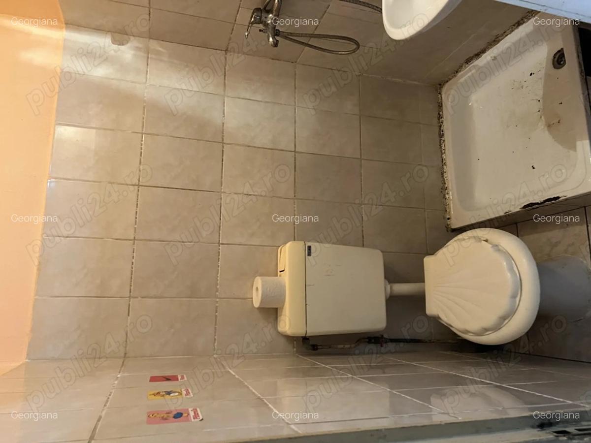 Garsoniera de vanzare cu priveli?te spre terenul de fotbal - 9