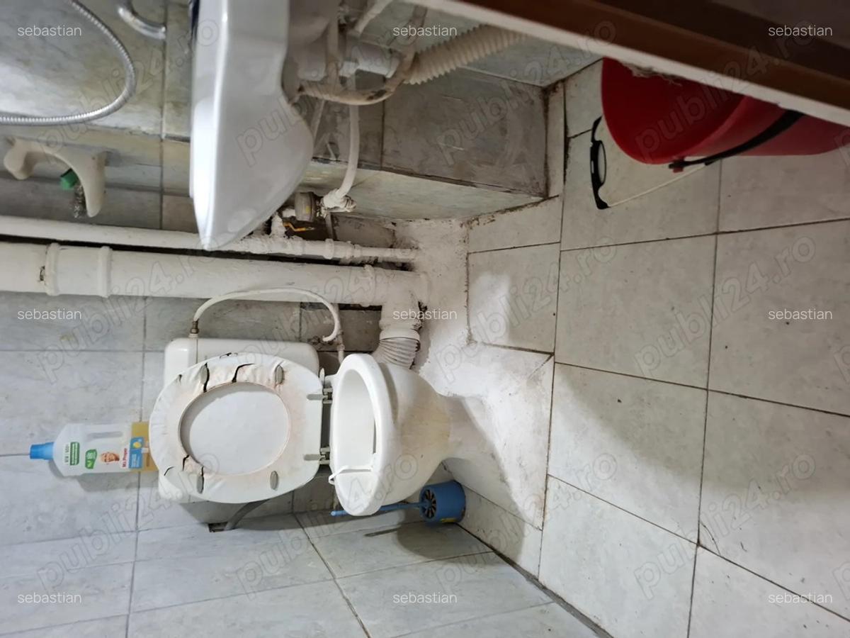 Vand urgent!!! Garsoniera confort 3 zona Romanilor etaj 3 - 5 Vand urgent!!! Garsoniera confort 3 zona Romanilor etaj 3 - 5