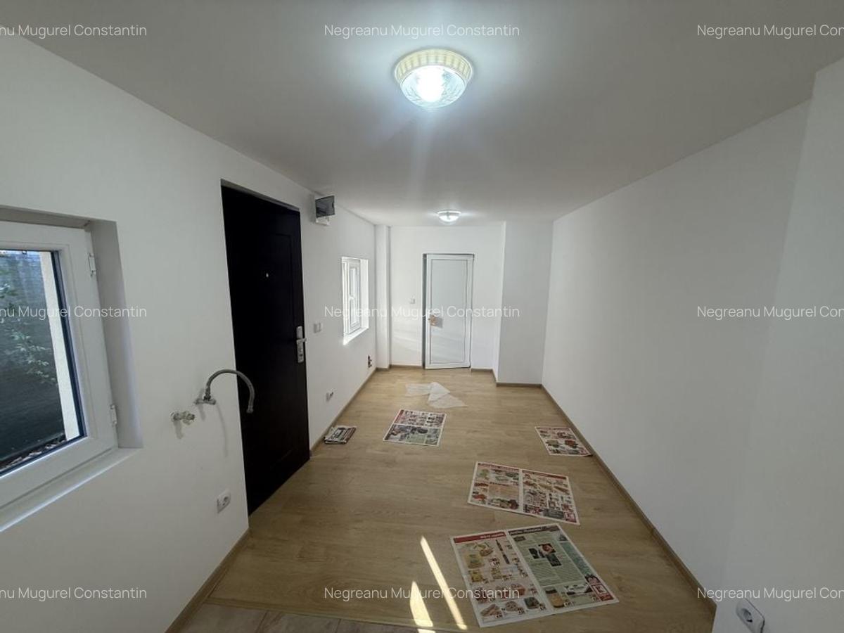 2 corpuri de Casă renovate + teren 125 mp Campina - 21