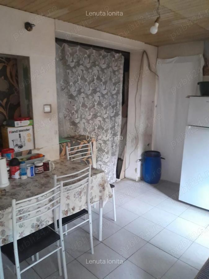 Casa la curte de vanzare, sector 3 - 4 Casa la curte de vanzare, sector 3 - 4